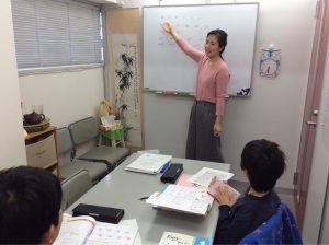 小学生レッスン イーチャイナ池袋校 中国語教室 中国語の読み書きやyct対策も