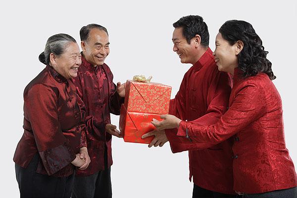 中国での贈り物の習慣 | イーチャイナ池袋校 中国語教室 | 人間関係を円滑にする中国での贈り物事情