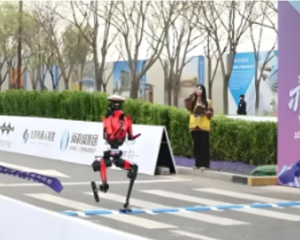 中国で「ロボットマラソン大会」開催
